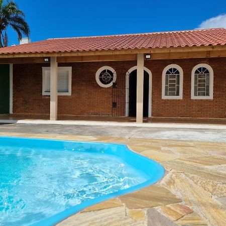 Confortável casa com piscina e churrasqueira a 100m da praia Caraguatatuba Exterior foto